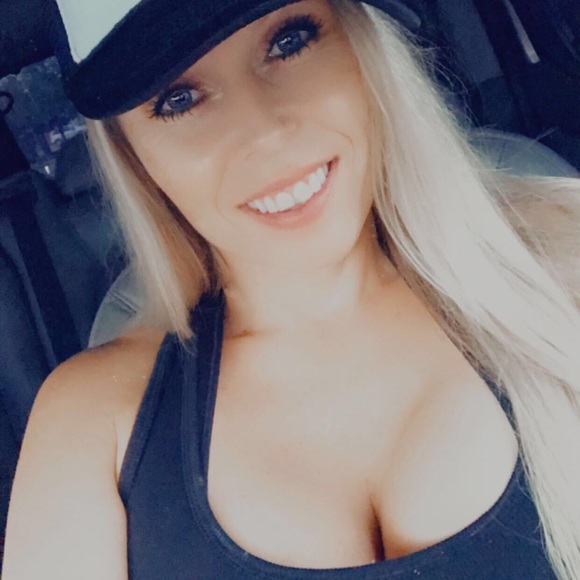 🎃👻👹Meet your Posher, Michelle - Picture 2 of 3